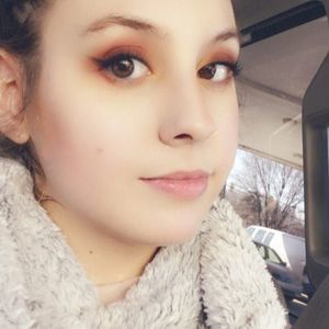 Meet your Posher, Larissa